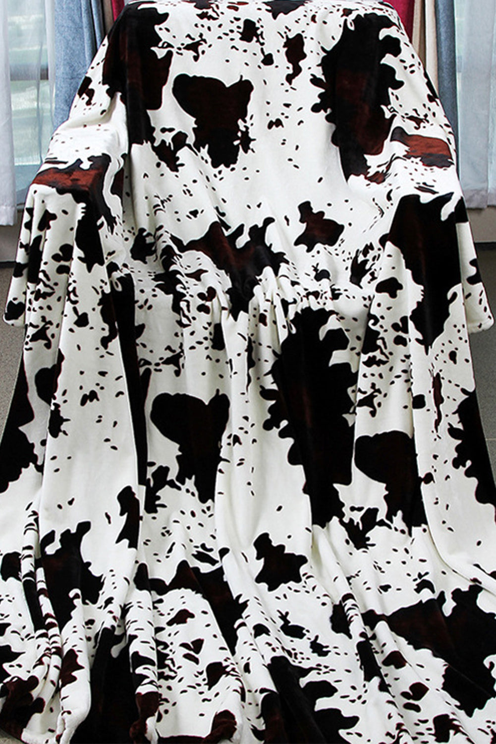 Cozy Cow Print Plush Blanket